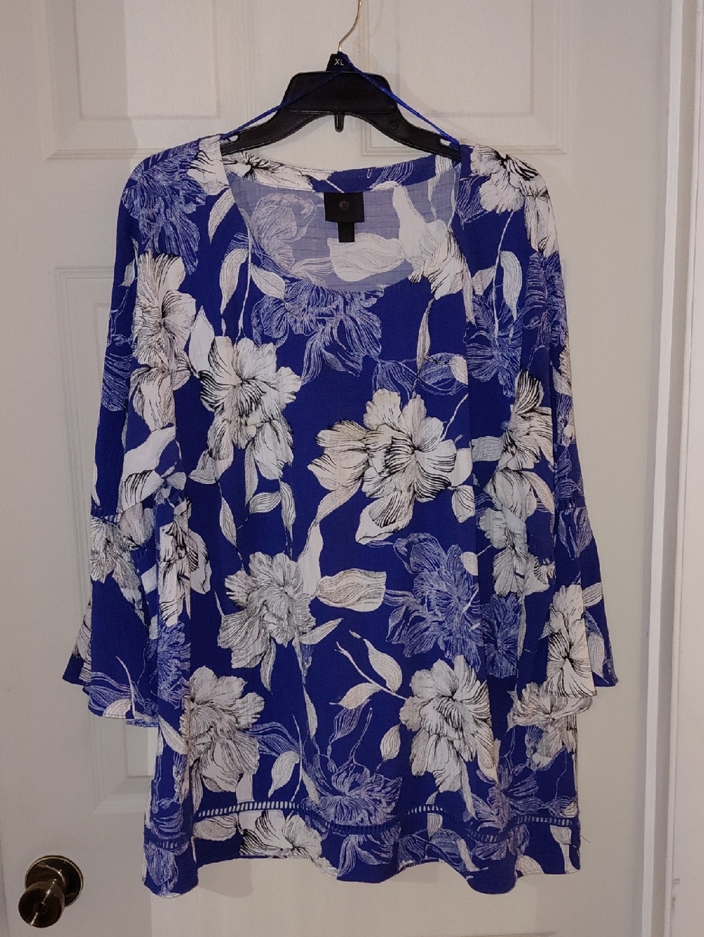 EUC JM Collection Floral Tunic, Navy/White, XL, Scoop Neck, Cool Rayon Blend